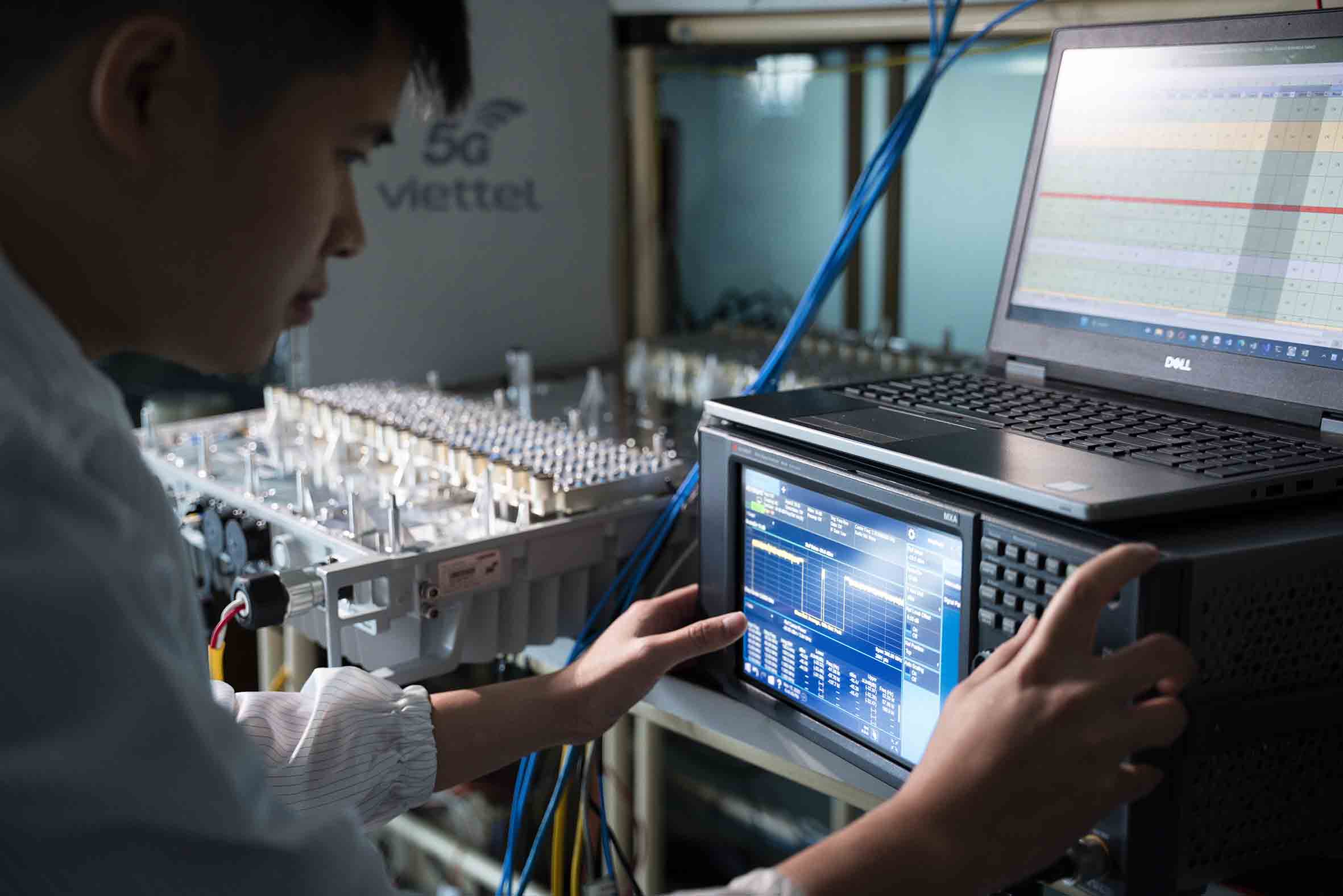 Kết quả này sẽ góp phần thúc đẩy tiến trình thương mại hóa mạng 5G tại Việt Nam và thị trường quốc tế bằng một phần thiết bị 5G trong nước sản xuất vào năm 2024. Ảnh: Viettel High Tech