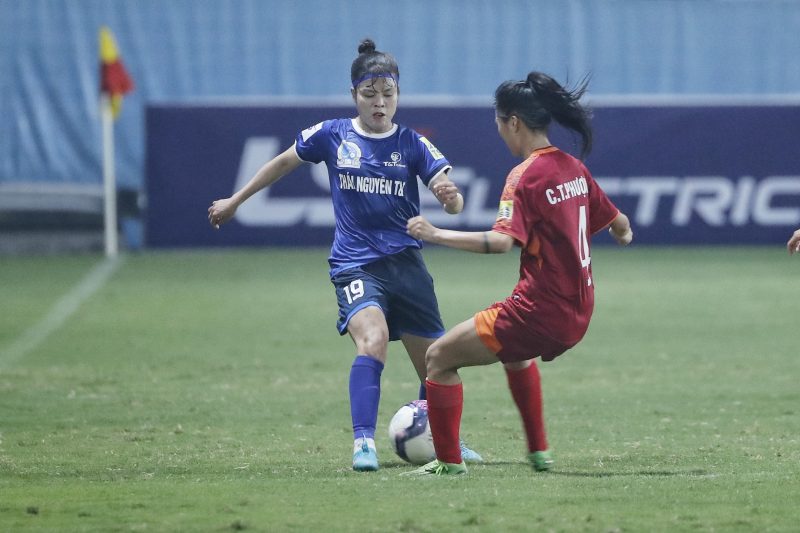 Thái Nguyên T&T (xanh) thắng 4-0 trước Sơn La. Ảnh: VFF