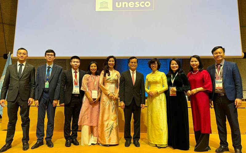Đoàn Việt Nam tham dự Kỳ họp Đại hội đồng lần thứ 24 các quốc gia thành viên Công ước Bảo vệ Di sản Văn hóa và Thiên nhiên Thế giới (Công ước Di sản Thế giới). Ảnh: Cục Di sản văn hóa