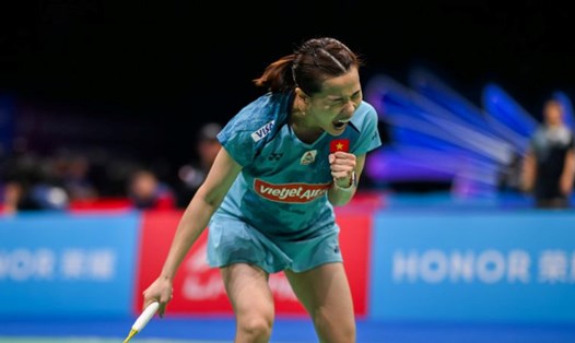 Nguyễn Thuỳ Linh đánh bại tay vợt số 5 thế giới Carolina Marin ở vòng 1 đơn nữ giải cầu lông quốc tế Trung Quốc Masters 2023. Ảnh: BWF