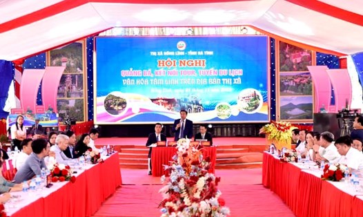 Hội nghị quảng bá, kết nối tour tuyến du lịch văn hóa tâm linh trên địa bàn thị xã Hồng Lĩnh. Ảnh: Hồng Lĩnh.