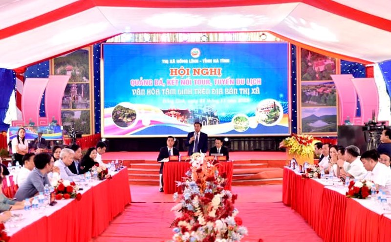 Hội nghị quảng bá, kết nối tour tuyến du lịch văn hóa tâm linh trên địa bàn thị xã Hồng Lĩnh. Ảnh: Hồng Lĩnh.