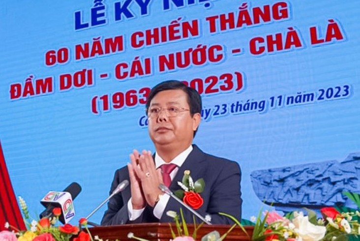 Bí thư Tỉnh ủy Cà Mau Nguyễn Tiến Hải phát biểu ôn lại truyền thống tại buổi lễ. Ảnh: Nhật Hồ