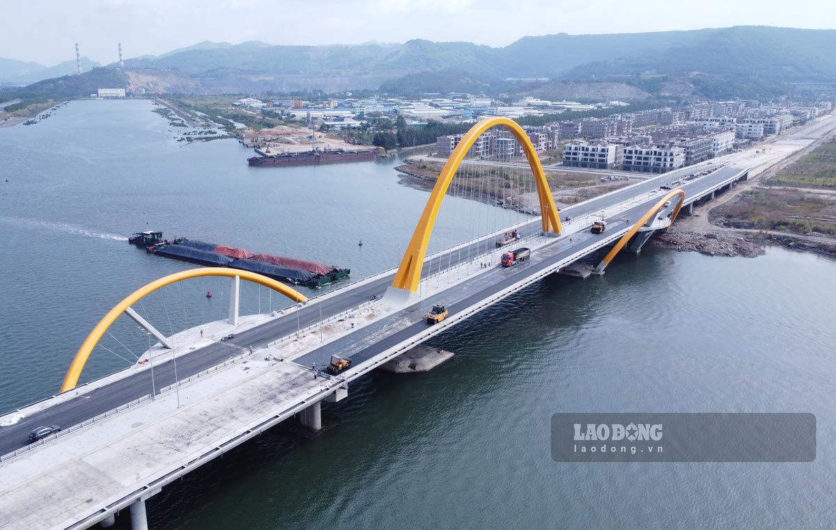Cầu Cửa Lục 3 và đường dẫn được thiết kế dài hơn 2,6km, 6 làn xe nối tuyến đường trục chính Khu đô thị FLC tại phường Hà Khánh với QL279, thuộc địa phận xã Thống Nhất (TP Hạ Long).