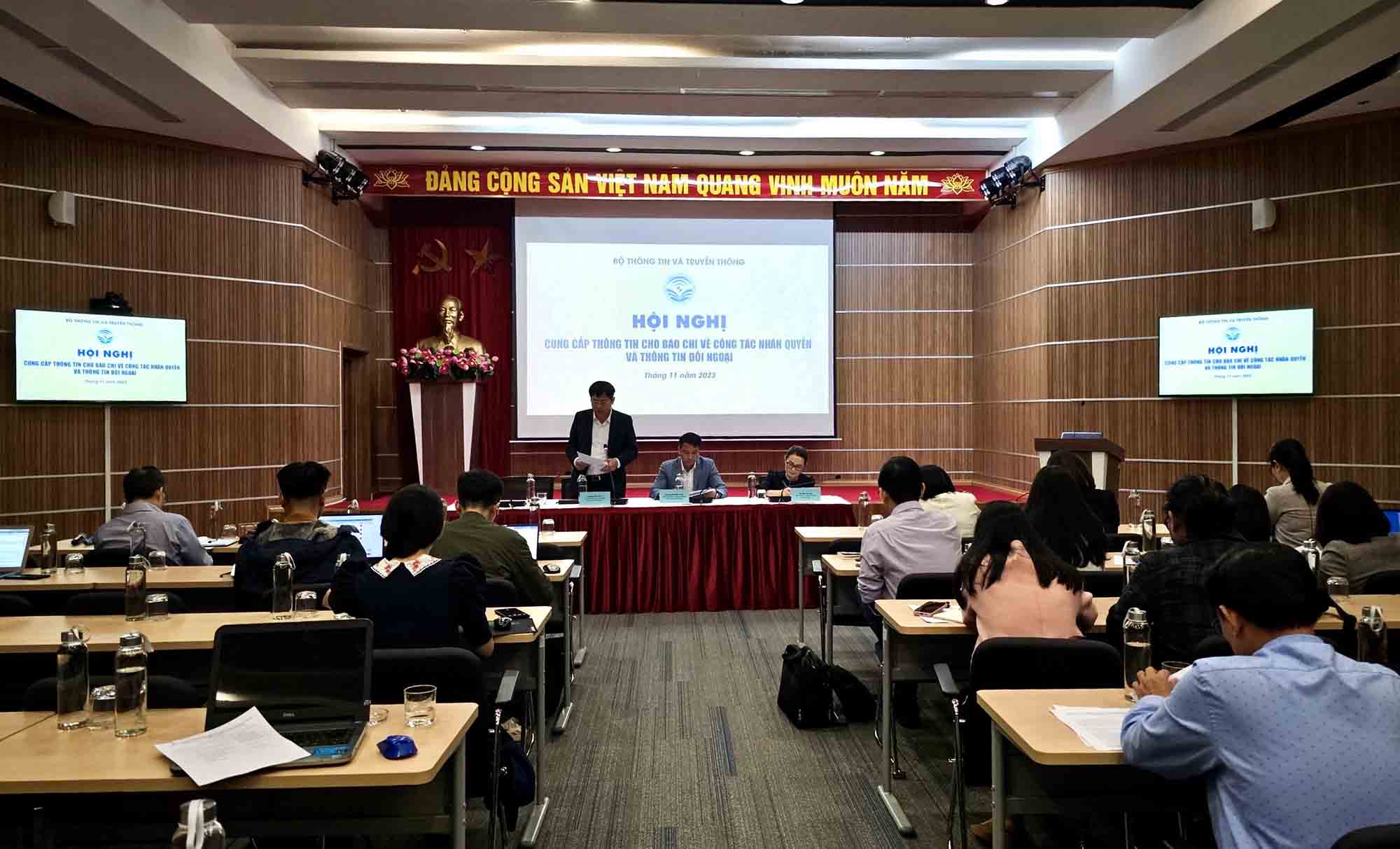 Toàn cảnh hội nghị cung cấp thông tin về công tác nhân quyền và thông tin đối ngoại tháng 11.2023. Ảnh: Hữu Chánh