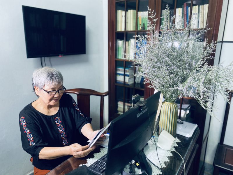 Nhà thơ Hoàng Việt Hằng. Ảnh: Mi Lan