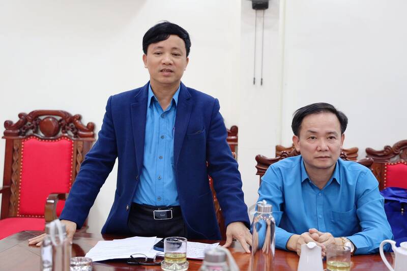 Ông Nguyễn Văn Danh - Chủ tịch LĐLĐ tỉnh Hà Tĩnh phát biểu tại buổi gặp mặt. Ảnh: Mai Anh.