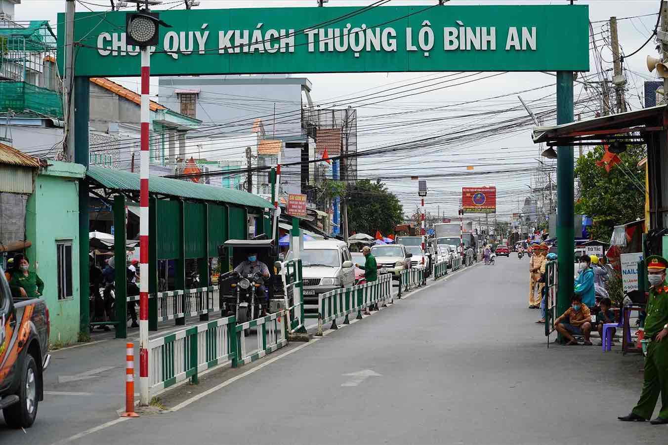 Khu vực dẫn vào phà Cát Lái thường xuyên quá tải vào dịp lễ, Tết. Ảnh: Hà Anh Chiến