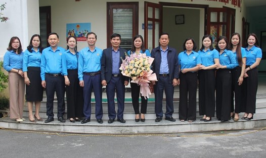 Đoàn đại biểu tỉnh Ninh Bình tham dự Đại hội XIII Công đoàn Việt Nam gồm 12 người. Ảnh: Diệu Anh