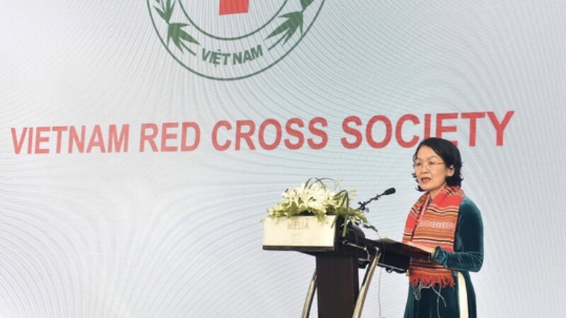 Chủ tịch Hội Chữ thập Đỏ Việt Nam Bùi Thị Hòa phát biểu tại hội nghị. Ảnh: Anh Vũ