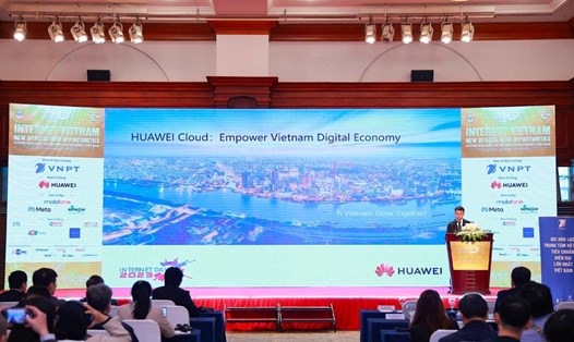 Ông Li Chufei - Giám đốc Kinh doanh mảng Huawei Cloud Đông Nam Á  phát biểu tại sự kiện Internet Day 2023. Ảnh: Huawei 