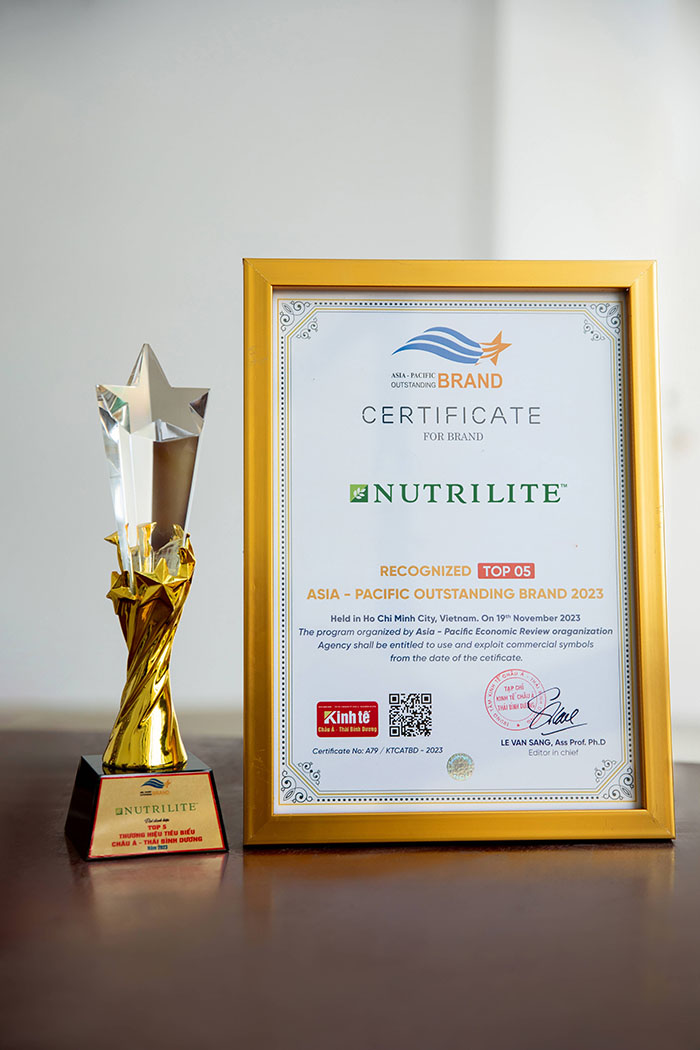 Giải thưởng Top 5 Thương hiệu Tiêu biểu châu Á - Thái Bình Dương 2023 tôn vinh nhãn hiệu Nutrilite (thuộc Amway). Ảnh: Amway cung cấp