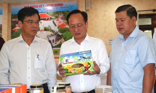 Chủ tịch UBND tỉnh Bạc Liêu Phạm Văn Thiều đề nghị sản phẩm OCOP cần mang tính đặc trưng, tránh trùng lắp. Ảnh: Nhật Hồ