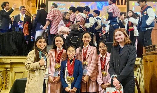 Học sinh Trường Song ngữ Quốc tế Học viện Anh Quốc – UKA Đà Nẵng đã giành được 4 huy chương tại cuộc thi học thuật quốc tế. Ảnh: Nhà trường cung cấp