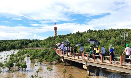 Du lịch được xác định là ngành kinh tế mũi nhọn của tỉnh Cà Mau. Ảnh: Nhật Hồ
