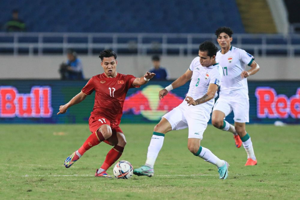 Vũ Văn Thanh đá trọn vẹn 90 phút ở trận tuyển Việt Nam và Iraq ở vòng loại 2 World Cup 2026. Ảnh: Minh Dân