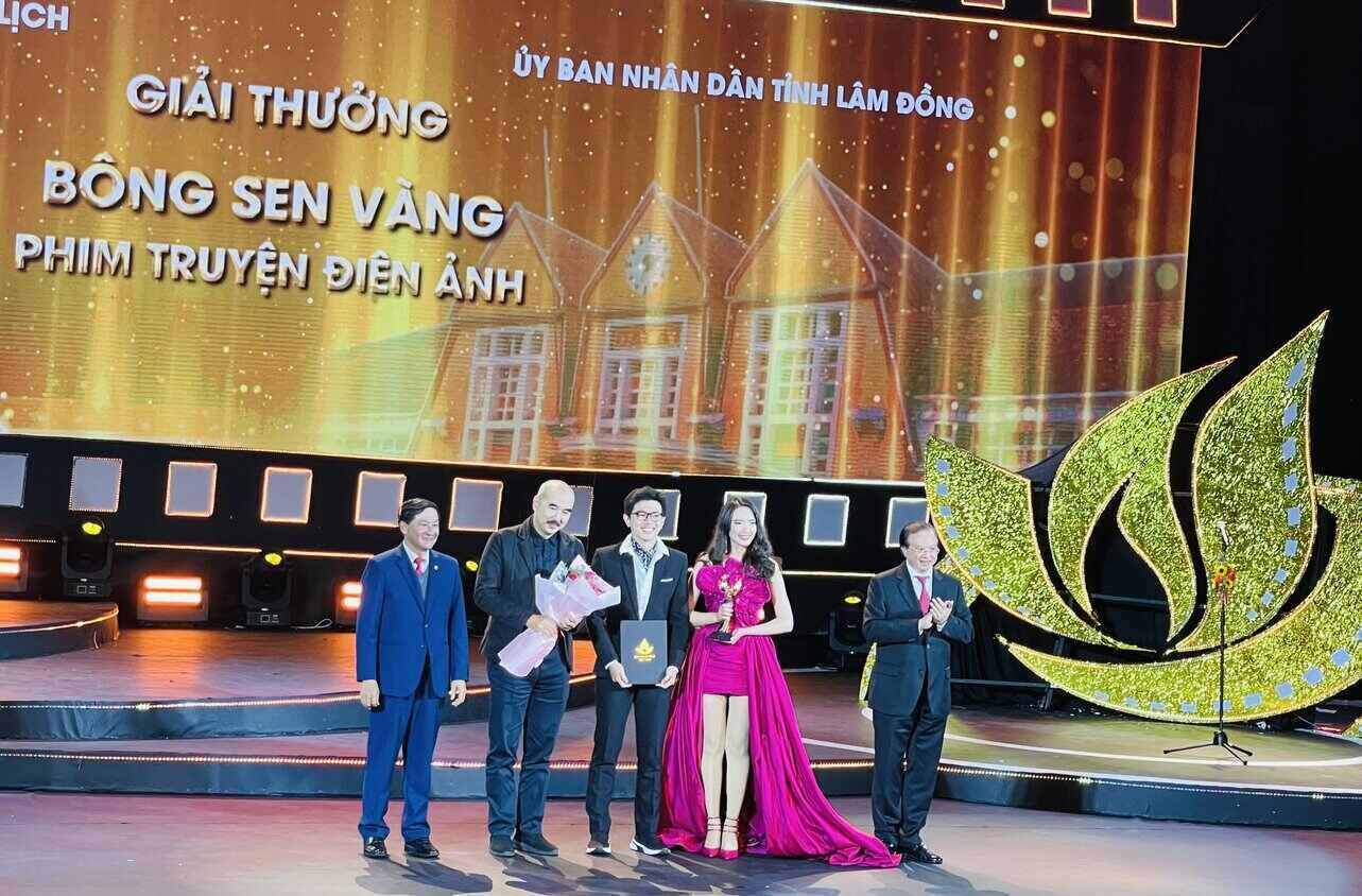 Tro tàn rực rỡ "ẵm" giải Bông sen vàng ở thể loại phim truyện. Ảnh: Mai Hương