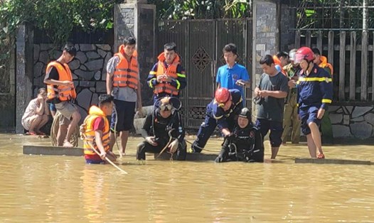 Mưa lớn gây ngập lụt ở các tỉnh miền Trung. Ảnh: Công Định