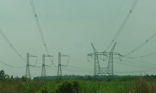  Dự án đường dây 500kV nhà máy nhiệt điện Nam Định I – Thanh Hóa đi qua địa bàn 11 xã của huyện Kim Sơn (Ninh Bình). Ảnh minh hoạ