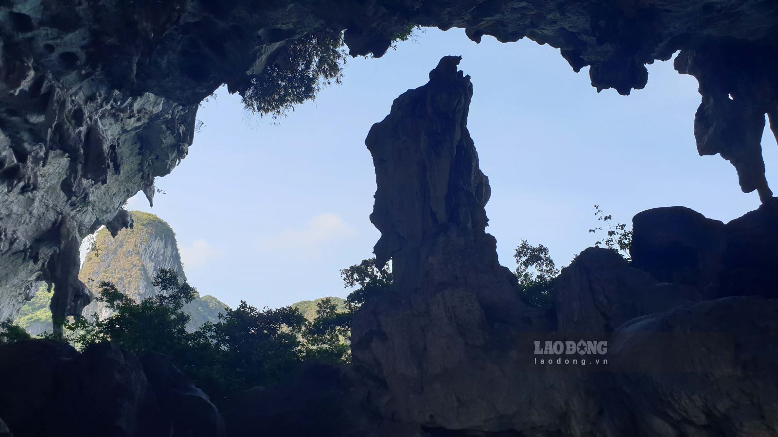 Nhũ đá trong hang Trống. Ảnh: Nguyễn Hùng
