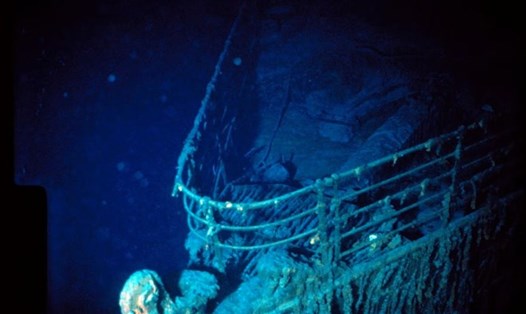 Mũi tàu Titanic dưới đáy đại dương, tháng 7.1986. Ảnh: Viện Hải dương học Woods Hole (WHOI)