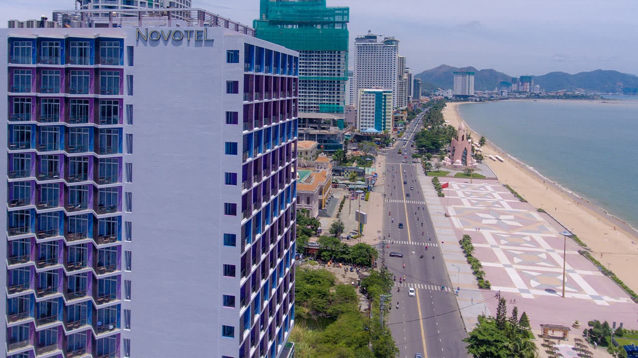 Khách sạn Novotel được cấp phép 15 tầng+1 tầng hầm nhưng nâng tầng 16, 17. Ảnh: Nha Trang