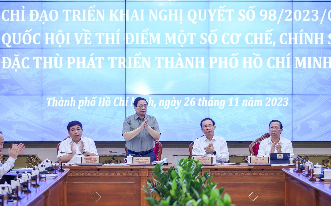 Thủ tướng Chính phủ Phạm Minh Chính chủ trì phiên họp đầu tiên của Ban Chỉ đạo triển khai Nghị quyết 98. Ảnh: VGP/Nhật Bắc