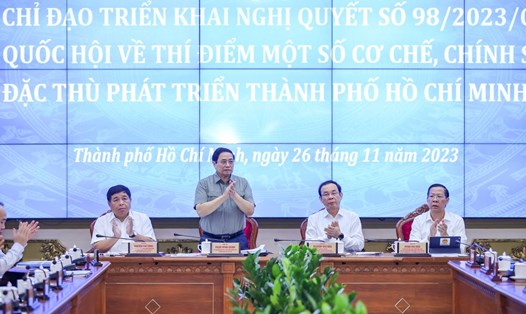 Thủ tướng Chính phủ Phạm Minh Chính chủ trì phiên họp đầu tiên của Ban Chỉ đạo triển khai Nghị quyết 98. Ảnh: VGP/Nhật Bắc