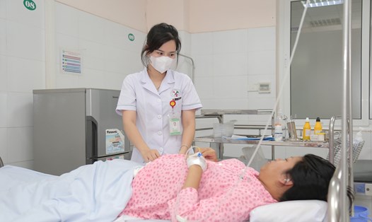 Người bệnh được chăm sóc tại Bệnh viện Đa khoa Đức Giang. Ảnh: BVCC