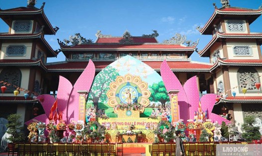 Đại lễ Phật đản hàng năm thu hút sự quan tâm của đông đảo người dân. Ảnh: T.Vương