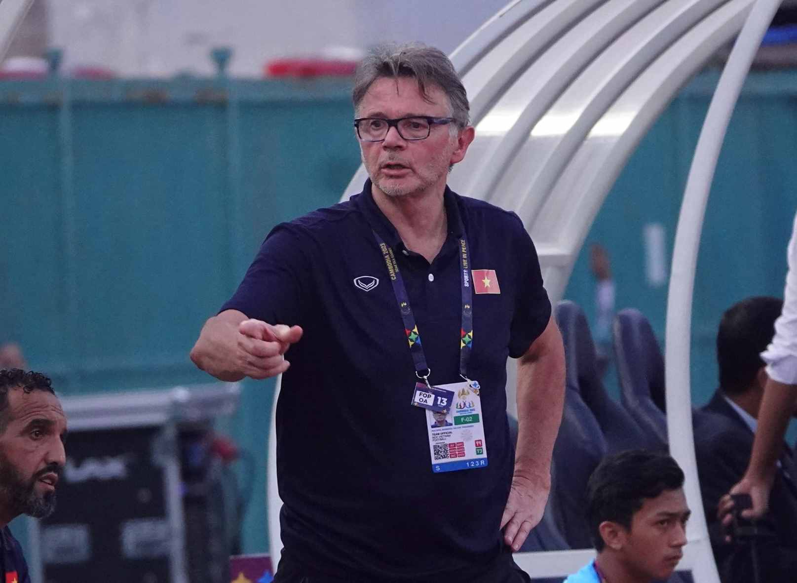 Huấn luyện viên Philippe Troussier đối mặt với nhiều ý kiến trái chiều về sử dụng nhân sự ở tuyển Việt Nam. Ảnh: Nguyễn Đăng