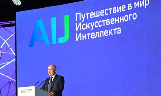 Tổng thống Nga Vladimir Putin phát biểu tại Diễn đàn Hành trình Trí tuệ nhân tạo 2023. Ảnh: Điện Kremlin