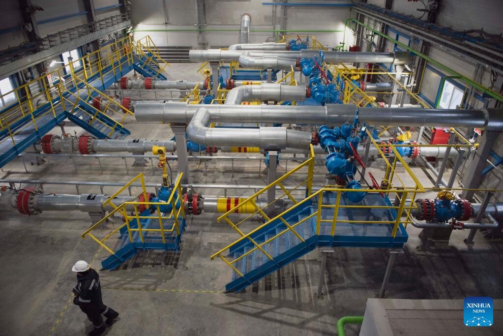 Mỏ khí Kovykta ở Irkutsk, Nga cùng đoạn đường ống mới được kết nối với đường ống Sức mạnh Siberia 1 của Nga. Ảnh: Tân Hoa Xã