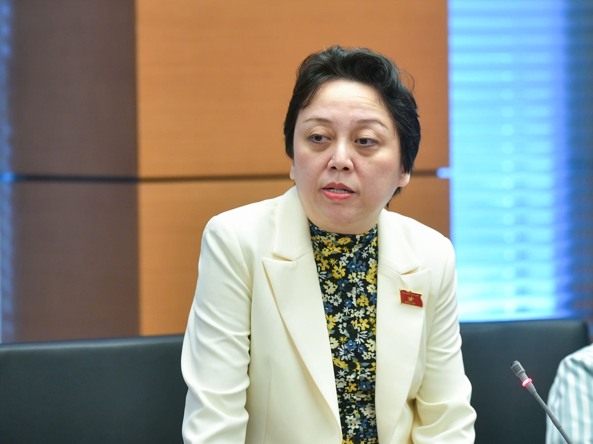 Đại biểu Quốc hội Phạm Khánh Phong Lan (đoàn TPHCM) bày tỏ mong muốn việc cải cách tiền lương sớm đi vào thực tiễn. Ảnh: Phạm Đông
