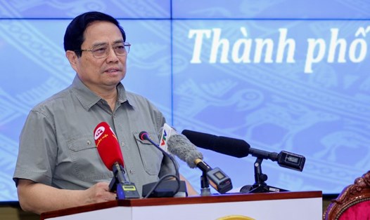 Thủ tướng Phạm Minh Chính chủ trì Hội nghị lần thứ nhất của Ban Chỉ đạo triển khai thực hiện Nghị quyết số 98/2023/QH15 của Quốc hội về thí điểm một số cơ chế, chính sách đặc thù phát triển TPHCM ngày 26.11. Ảnh: VGP