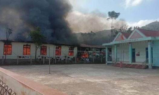 Đám cháy bùng phát tại Trường PTDTBT TH&THCS Nà Khoang, huyện Sốp Cộp, Sơn La đã khiến một nam sinh tử vong. Ảnh: Tin tức Sơn La