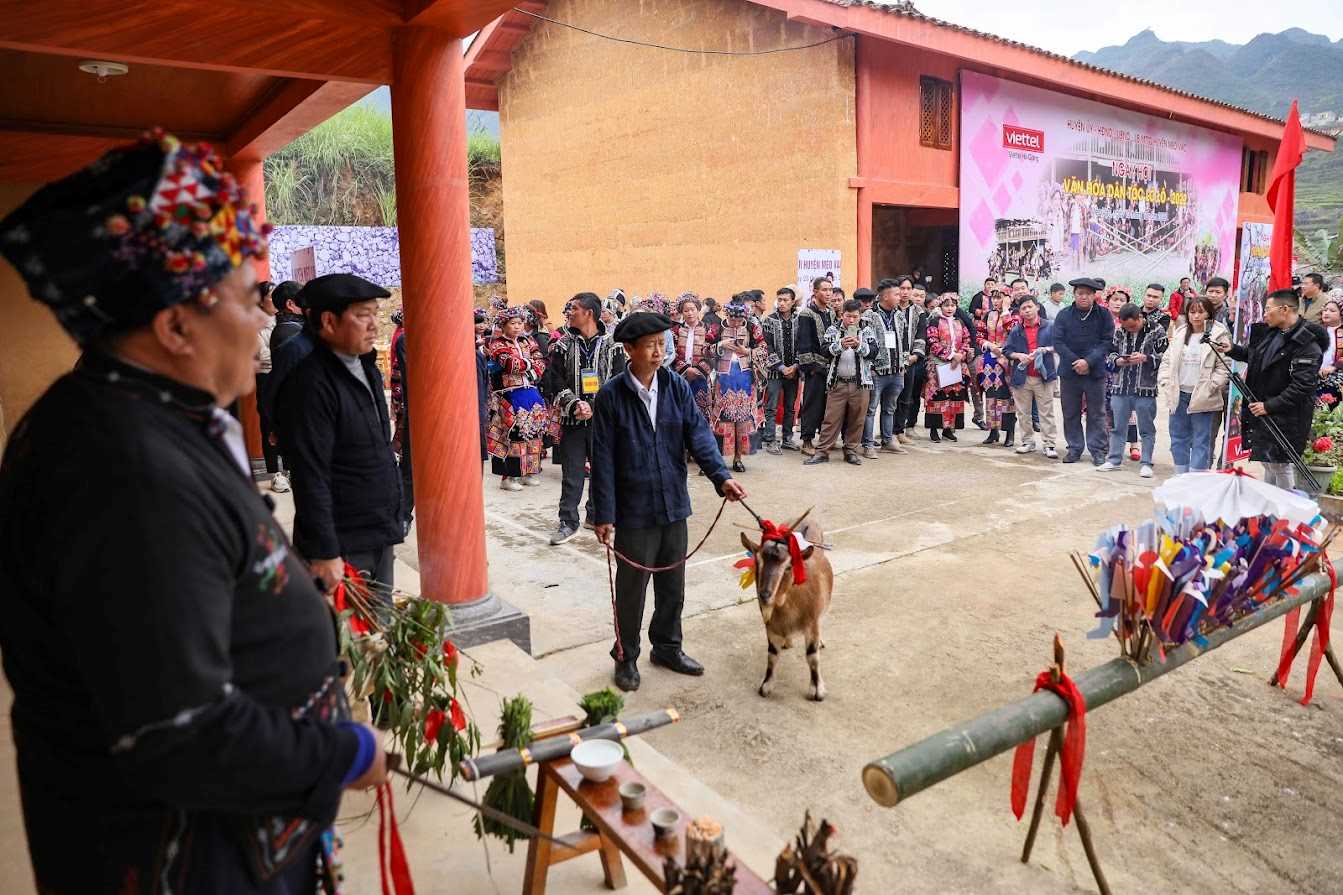 Việt Nam là quốc gia có nhiều tôn giáo và các loại hình tín ngưỡng. Ảnh: Song Minh