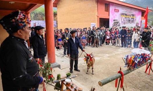 Việt Nam là quốc gia có nhiều tôn giáo và các loại hình tín ngưỡng. Ảnh: Song Minh