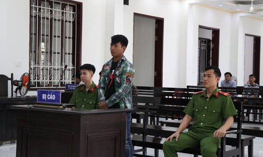 Bị cáo Nguyễn Nhựt Tân tại Tòa án nhân dân tỉnh Vĩnh Long. Ảnh: Công an cung cấp
