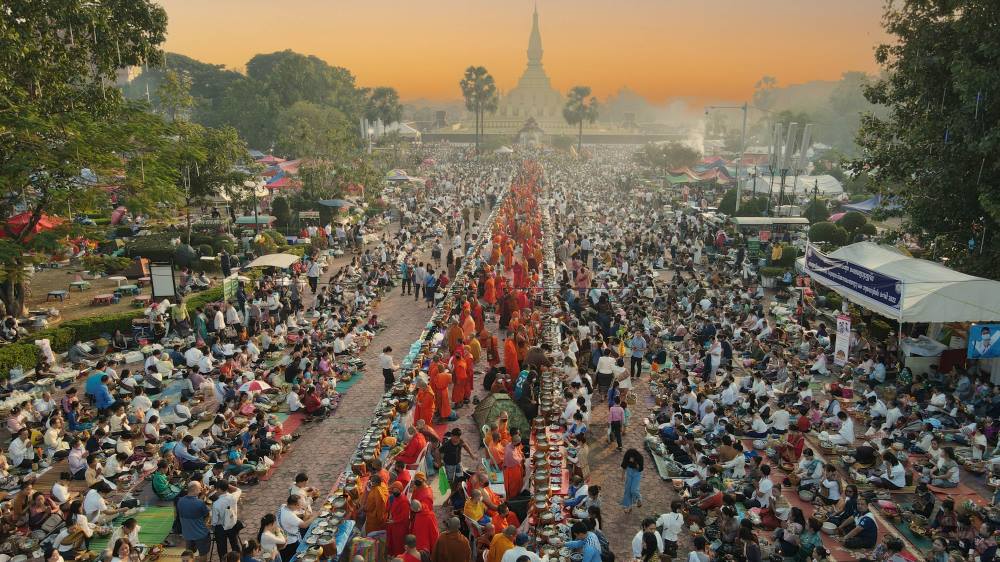 Theo Ban tổ chức, Lễ hội Thatluang diễn ra khoảng một tuần nhưng các nghi lễ Phật giáo chính được tổ chức trong 2 ngày 26 và 27.11 (tức ngày 14 – 15.12 theo Phật lịch Lào).  