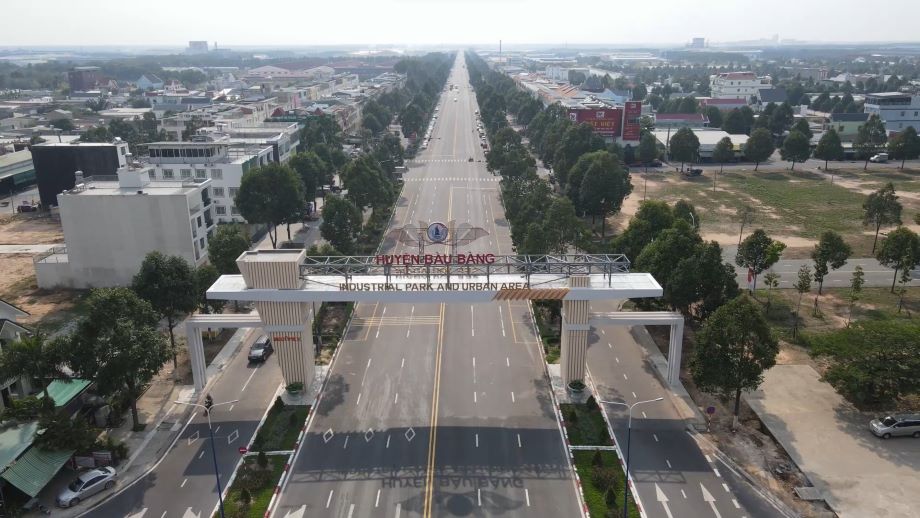 Đường ở khu trung tâm huyện Bàu Bàng kết nối với khu công nghiệp. Ảnh: Đình Trọng