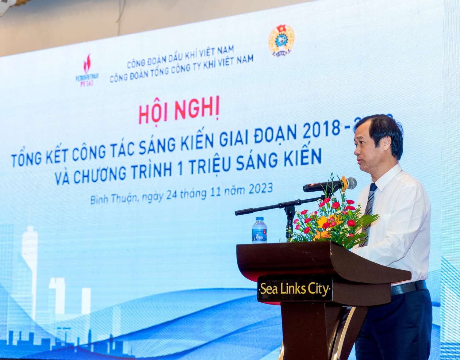 Ông Trần Xuân Thành, Chủ tịch Công đoàn PV GAS phát biểu khai mạc hội nghị. Ảnh: Hồ Cầm