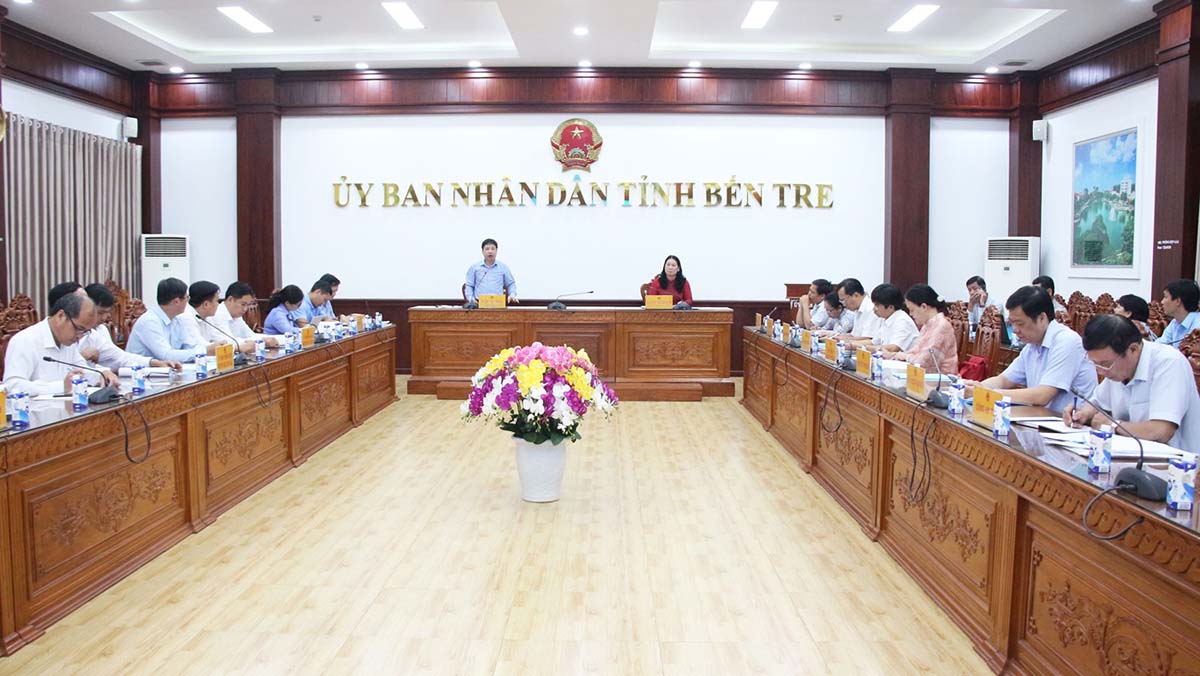 Đoàn kiểm tra của Ban Tôn giáo Chính phủ làm việc tại tỉnh Bến Tre. Ảnh: Phạm Đông