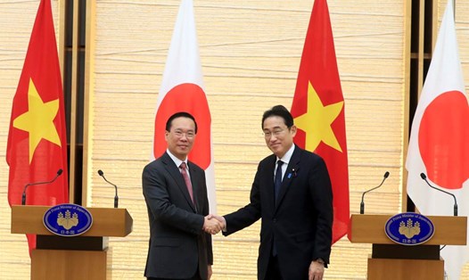 Chủ tịch nước Võ Văn Thưởng và Thủ tướng Nhật Bản Kishida Fumio tại họp báo. Ảnh: TTXVN