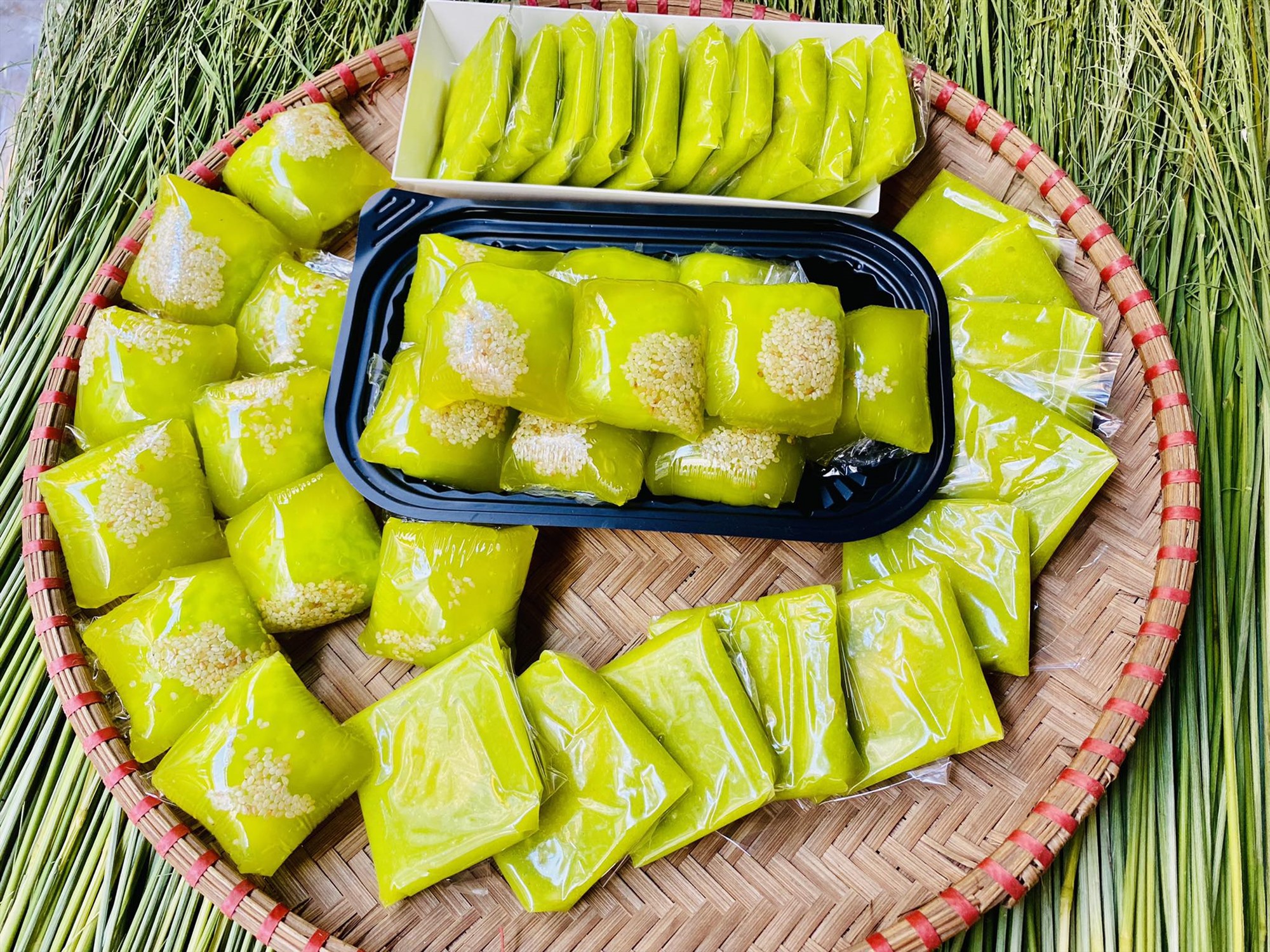 Bánh cốm là món ăn xuất hiện nhiều mỗi độ Thu về. Ảnh: Linh Boo