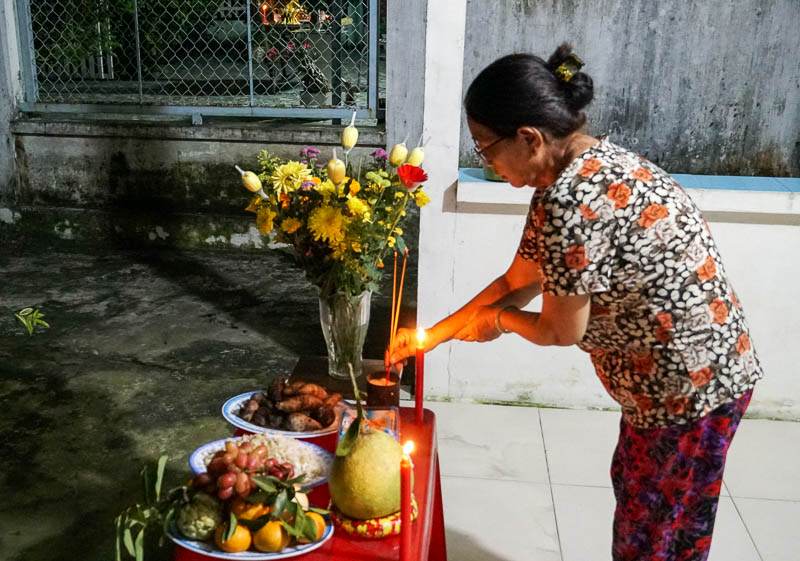 Đồng bào Khmer ở Nam Bộ tổ chức lễ hội Ooc - om - boc còn gọi là lễ Cúng Trăng hay lễ “Ðút cốm dẹp” vào dịp rằm tháng tháng 10 âm lịch. Ðây là một trong những lễ hội lớn trong năm cùng với Tết cổ truyền Chol Chnam Thmay, lễ Sene Dolta của đồng bào Khmer.