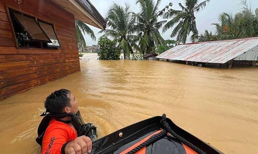 Lũ lụt do áp thấp ở Catarman, Bắc Samar, miền trung Philippines, ngày 21.11.2023. Ảnh: Cảnh sát biển Philippines