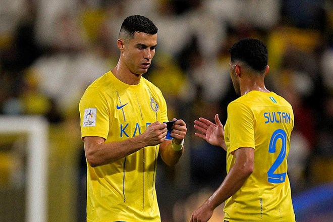 Ronaldo xin trọng tài huỷ phạt đền của Al-Nassr