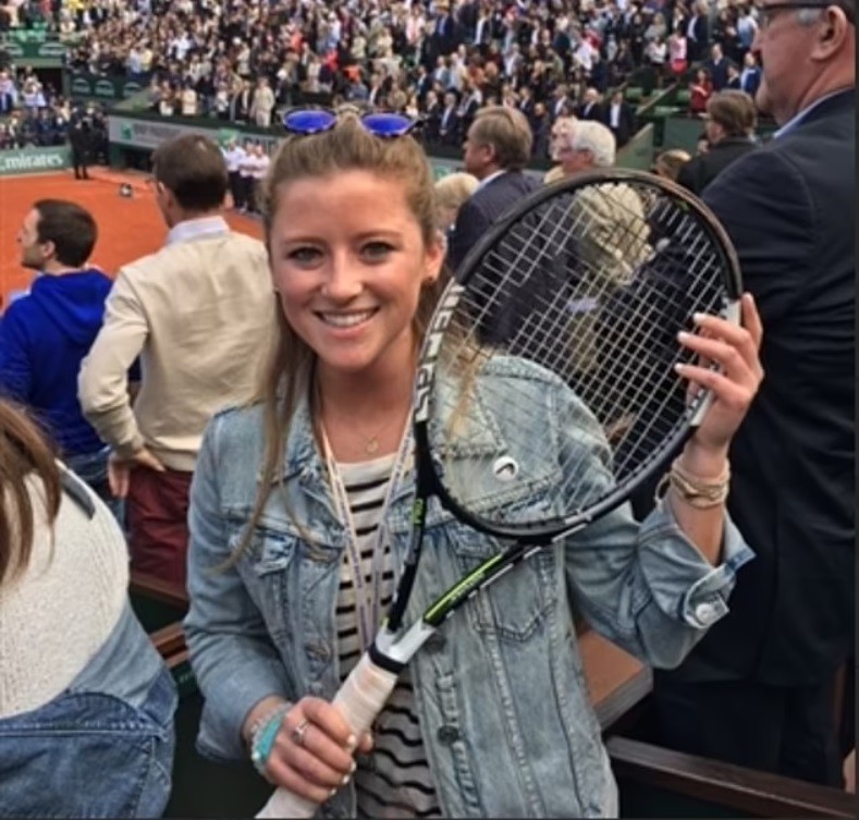  Abby Doherty, chủ nhân may mắn của cây vợt vô địch Grand Slam trên sân đất nện năm 2016. Ảnh: Daily Mail