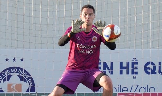 Thủ môn Filip Nguyễn đang khoác áo câu lạc bộ Công an Hà Nội. Ảnh: CAHN FC